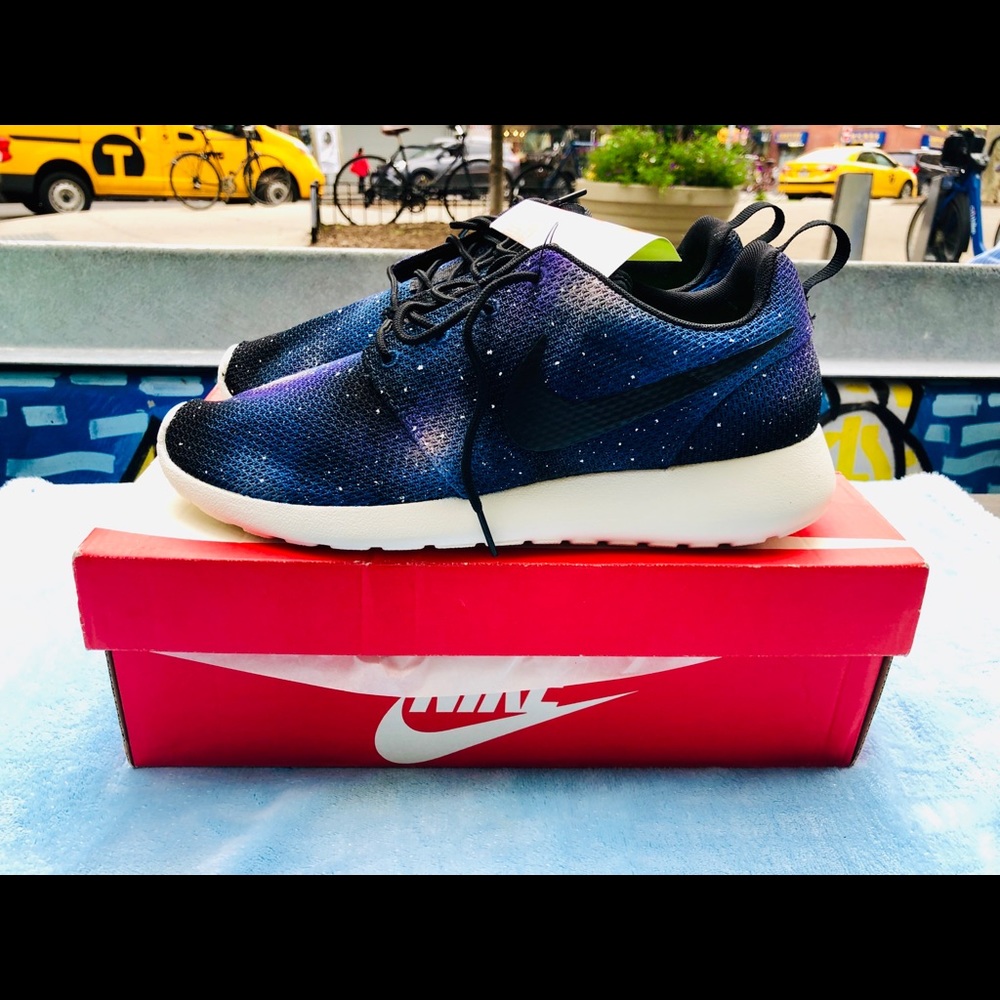 NIKE ROSHE ONE GALAXY SNEAKERS